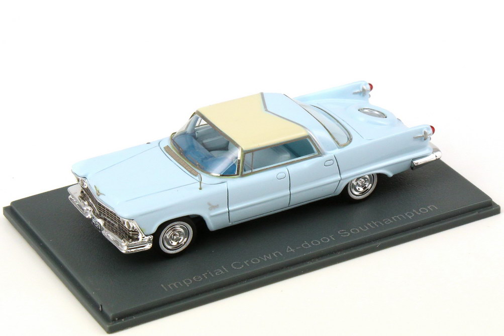 1:87 Imperial Crown 4-door Southampton (1958) baby-blue / wei 