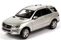 Artikelfoto: 1:18
Mercedes-Benz M-Klasse 2012 (W166) iridium-silber-met. (MB) 