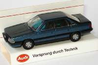Audi 200 petrolblaumet. (Audi)