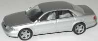 Audi A8 silbermet.