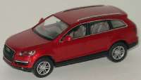 Audi Q7 granatrotmet.