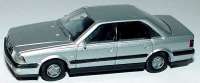 Audi V8 silbermet.