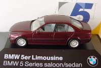 BMW 520i dunkelweinrotmet. (BMW, Die neue BMW 5er-Limousine)