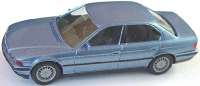BMW 740i veilchenblaumet.