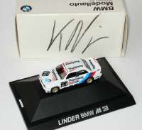 BMW M3 (E30) DTM 1990 "Linder, Vogelsang" Nr.12, Nissen (BMW) mit Fahrerautogramm auf Verpackung