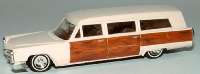 Cadillac Station Wagon hellbeige mit Holzverkleidung, Wei�wandreifen