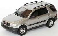 Mercedes-Benz ML 320 silbermet.