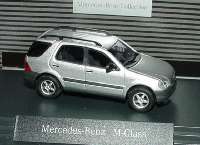Mercedes-Benz ML 320 silbermet. (MB)