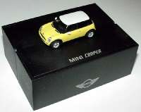 New Mini Cooper dakargelb, Dach wei� (Mini)