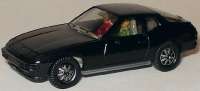Porsche 924 schwarz, Bodenplatte grau (mit Insassen)