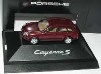 Porsche Cayenne S carmonarotmet. (Porsche)