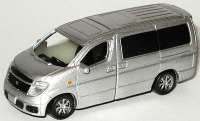 Nissan Elgrand (2002) silbermet.