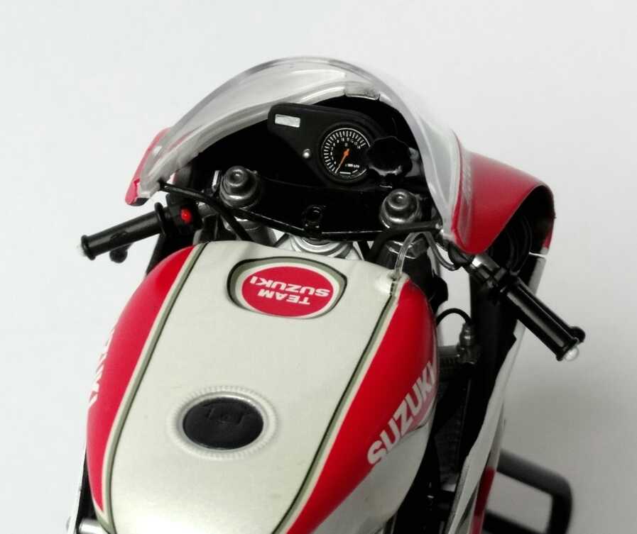 Foto 1:12 Suzuki RGV 500 Motorrad WM 1993 Team Suzuki Nr.34, Kevin Schwantz (World Champion) Minichamps 122932034
