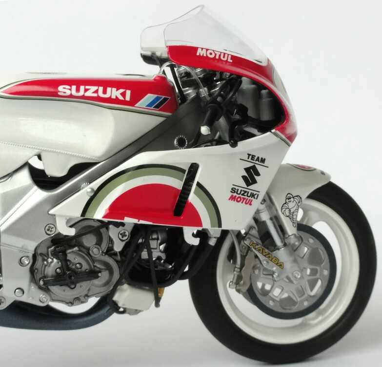 Foto 1:12 Suzuki RGV 500 Motorrad WM 1993 Team Suzuki Nr.34, Kevin Schwantz (World Champion) Minichamps 122932034