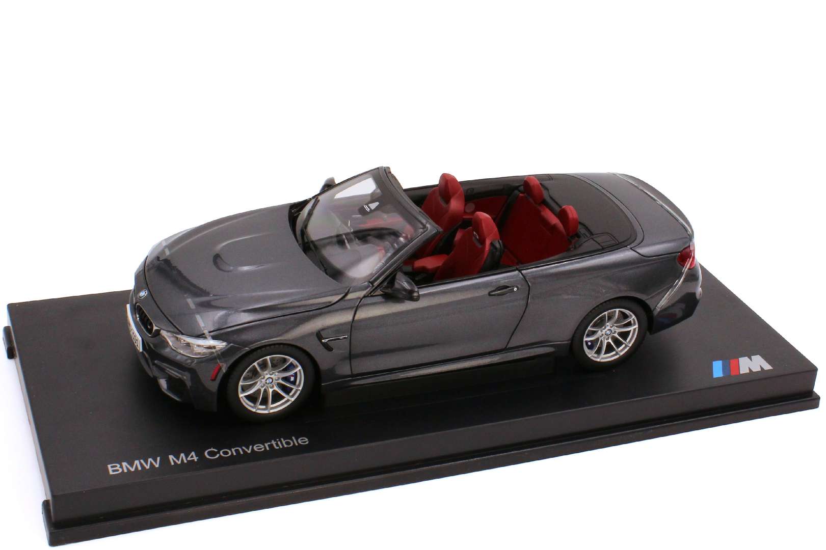 Foto 1:18 BMW M4 Cabriolet F83 mineral-grey-met. - Werbemodell - Paragon 80432339612