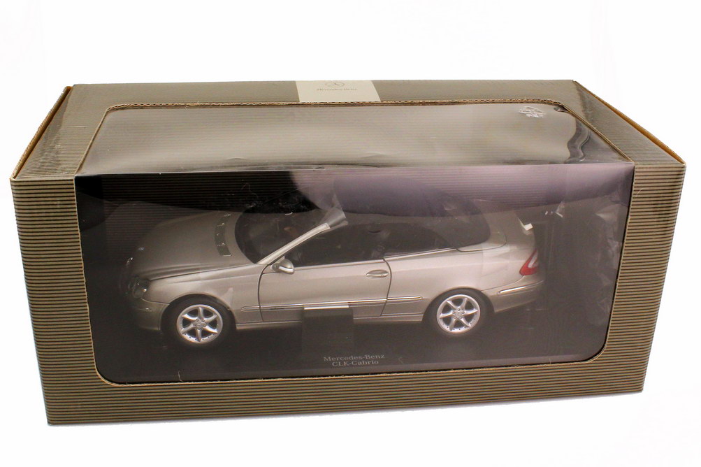 Foto 1:18 Mercedes-Benz CLK Cabrio A209 cubanitsilber-met. Sonderedition mit Lederinterieur und funktionsfähigem Verdeck - Werbemodell - Kyosho B66962182