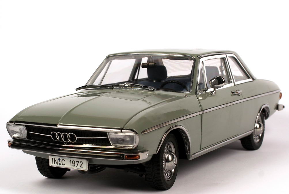 Foto 1:18 Audi 100 LS (C1, 1972) grau Signature Models 38211