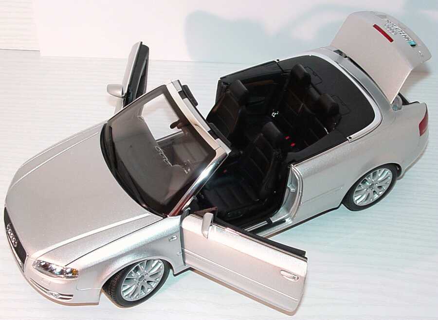 Foto 1:18 Audi A4 Cabrio (B6) Facelift 2005 lichtsilber-met. Werbemodell Norev 5010504315