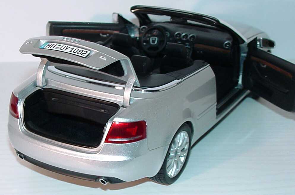 Foto 1:18 Audi A4 Cabrio (B6) Facelift 2005 lichtsilber-met. Werbemodell Norev 5010504315