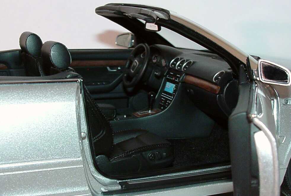 Foto 1:18 Audi A4 Cabrio (B6) Facelift 2005 lichtsilber-met. Werbemodell Norev 5010504315