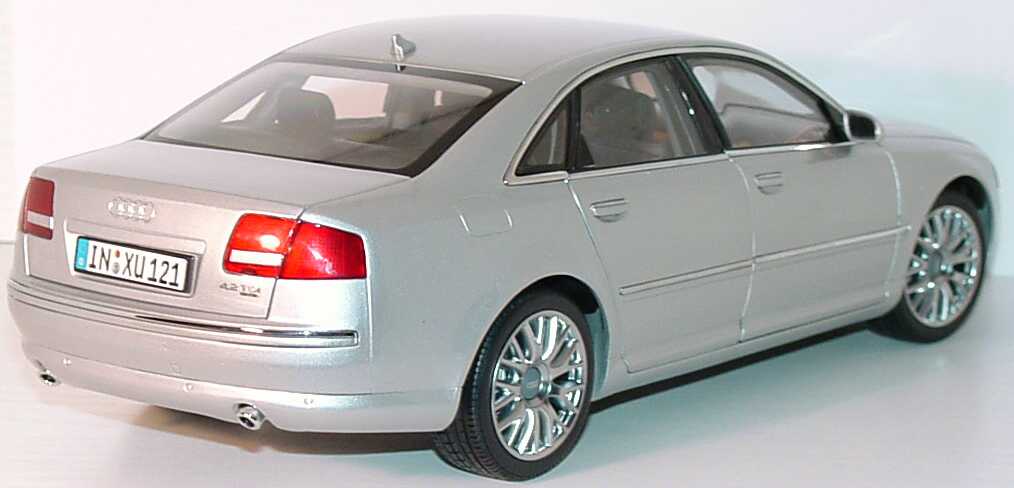 Foto 1:18 Audi A8 4.2 TDI Facelift 2005 lichtsilber-met. Werbemodell Kyosho 5010508115