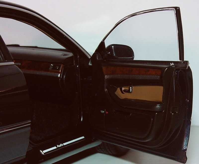 Foto 1:18 Audi A8 4.2 TDI Facelift 2005 nachtblau-met. Werbemodell Kyosho 5010508125