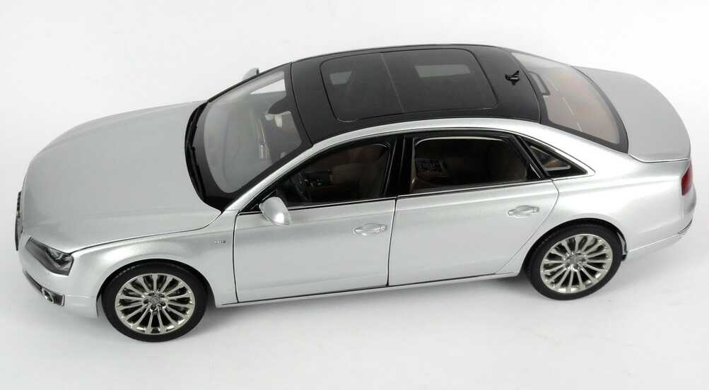 Foto 1:18 Audi A8 L W12 (Typ D4 2010) eissilber-met. Werbemodell Kyosho 5011008115