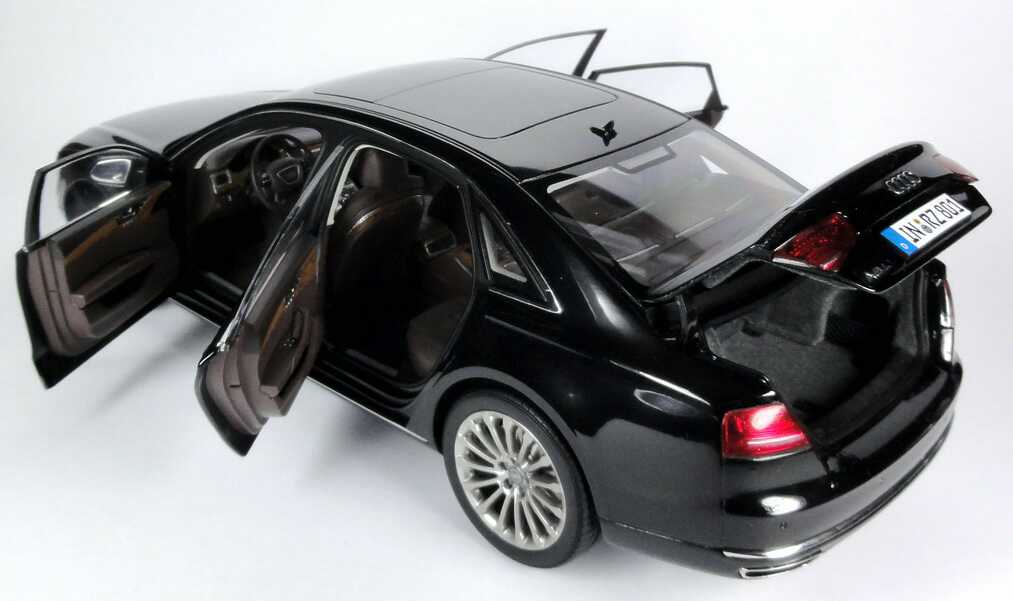 Foto 1:18 Audi A8 L W12 (Typ D4 2010) phantomschwarz-met. Werbemodell Kyosho 5011008125