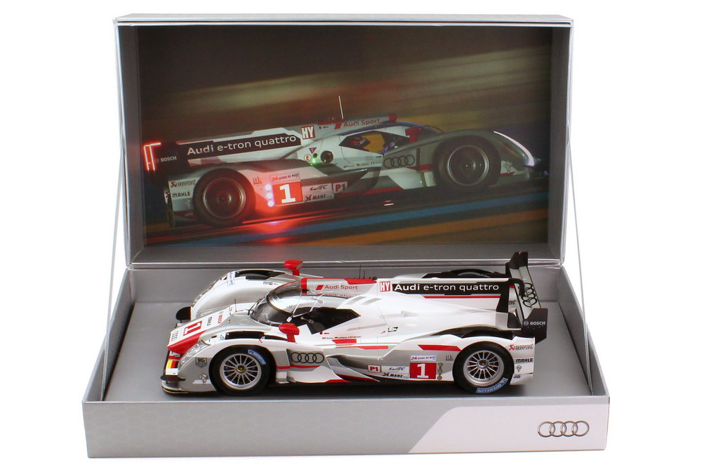 Foto 1:18 Audi R18 e-tron quattro 24h von LeMans 2012 Nr.1,  Marcel Fässler / André Lotterer / Benoît Tréluyer, Siegerfahrzeug Werbemodell Spark 5021200235