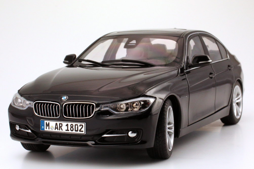Foto 1:18 BMW 3er 335i Sport (F30) saphir-schwarz-met. Werbemodell BMW-Group 80432212865