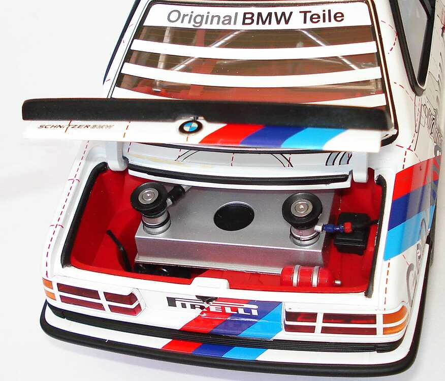 Foto 1:18 BMW 635 CSi (E24) Gruppe A 24 Stunden Spa 1986 Schnitzer, Genuine BMW Parts Nr.11, Quester / Tassin / Heger, Siegerfahrzeug Werbemodell AUTOart 80430145826