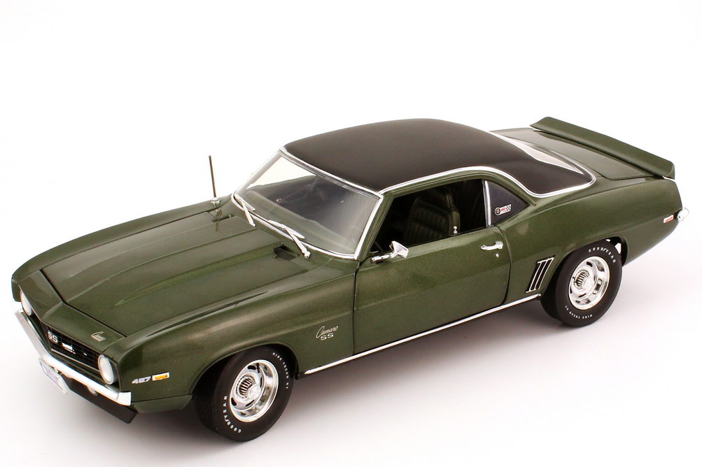 Foto 1:18 Chevrolet Camaro Baldwin Motion 1969 fathom-green-met., Dach schwarz Ertl 50824-Highway61