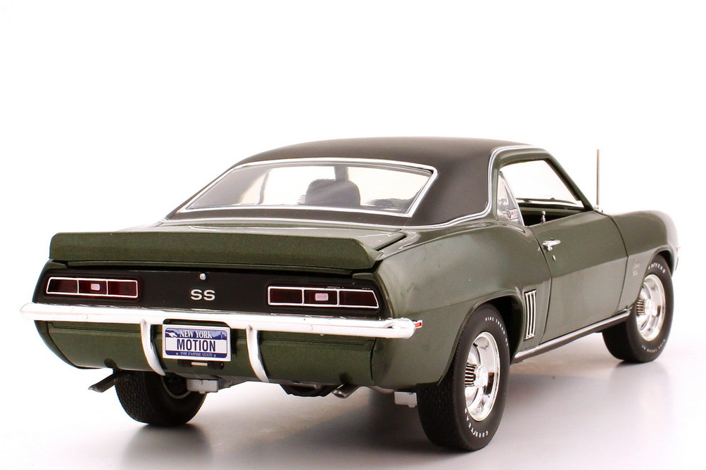 Foto 1:18 Chevrolet Camaro Baldwin Motion 1969 fathom-green-met., Dach schwarz Ertl 50824-Highway61