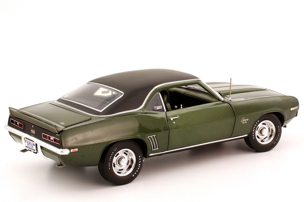 Foto 1:18 Chevrolet Camaro Baldwin Motion 1969 fathom-green-met., Dach schwarz Ertl 50824-Highway61