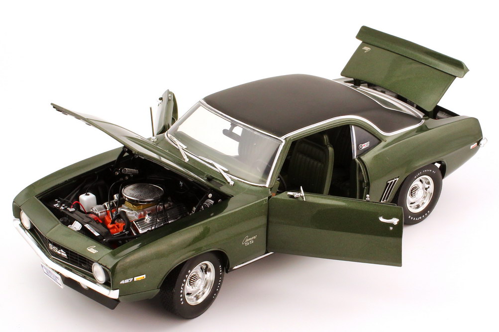 Foto 1:18 Chevrolet Camaro Baldwin Motion 1969 fathom-green-met., Dach schwarz Ertl 50824-Highway61