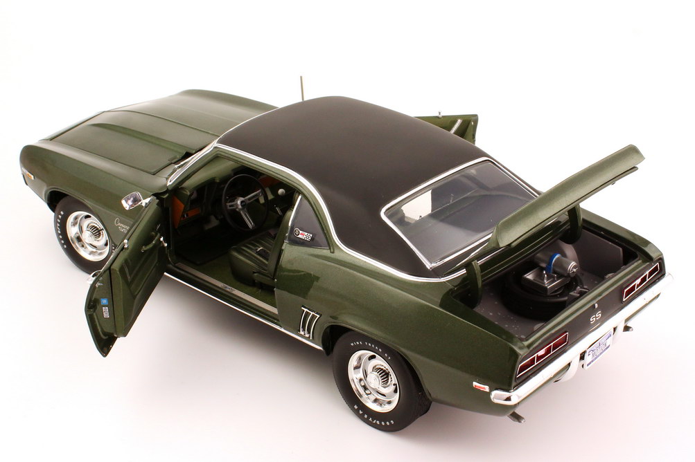 Foto 1:18 Chevrolet Camaro Baldwin Motion 1969 fathom-green-met., Dach schwarz Ertl 50824-Highway61