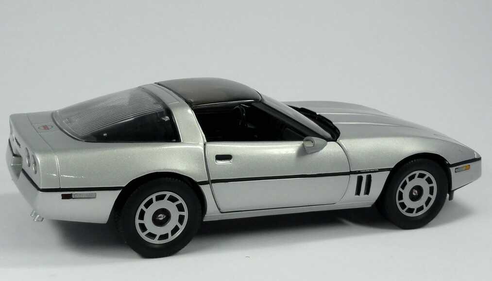 Foto 1:18 Chevrolet Corvette C4 silber-met. (Movie: James Bond 007 - A View To A Kill) Ertl 33851