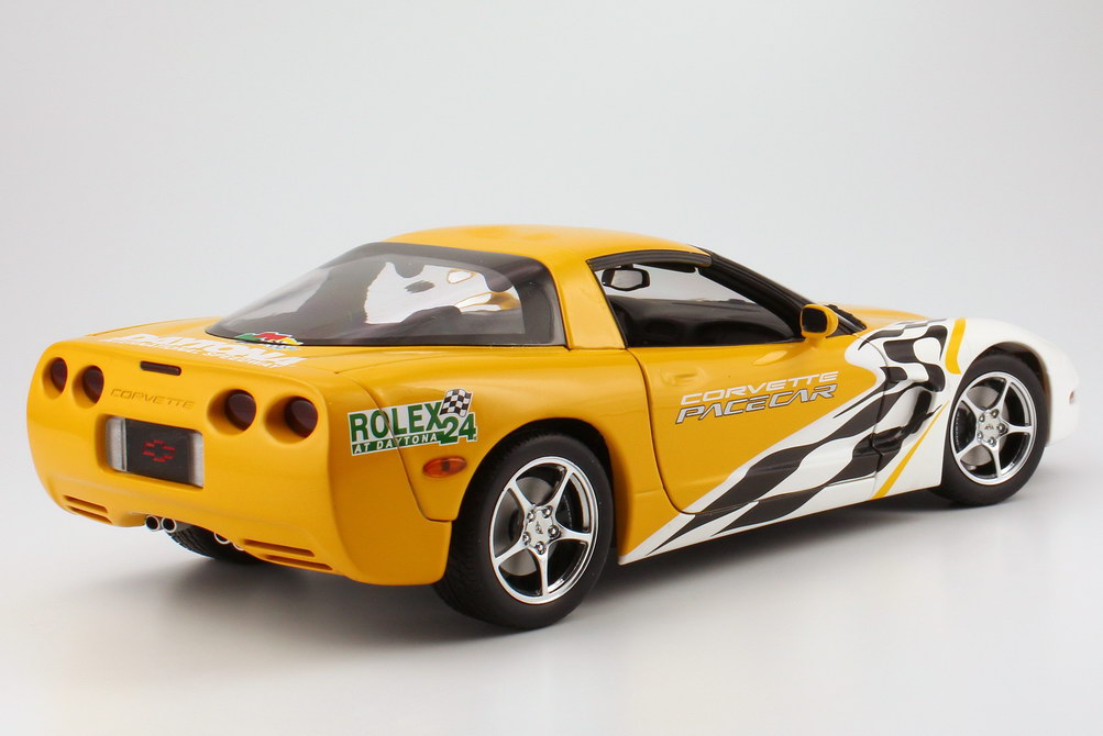 Foto 1:18 Chevrolet Corvette C5 Rolex Daytona 24 2000 Pacecar UT Models 30041