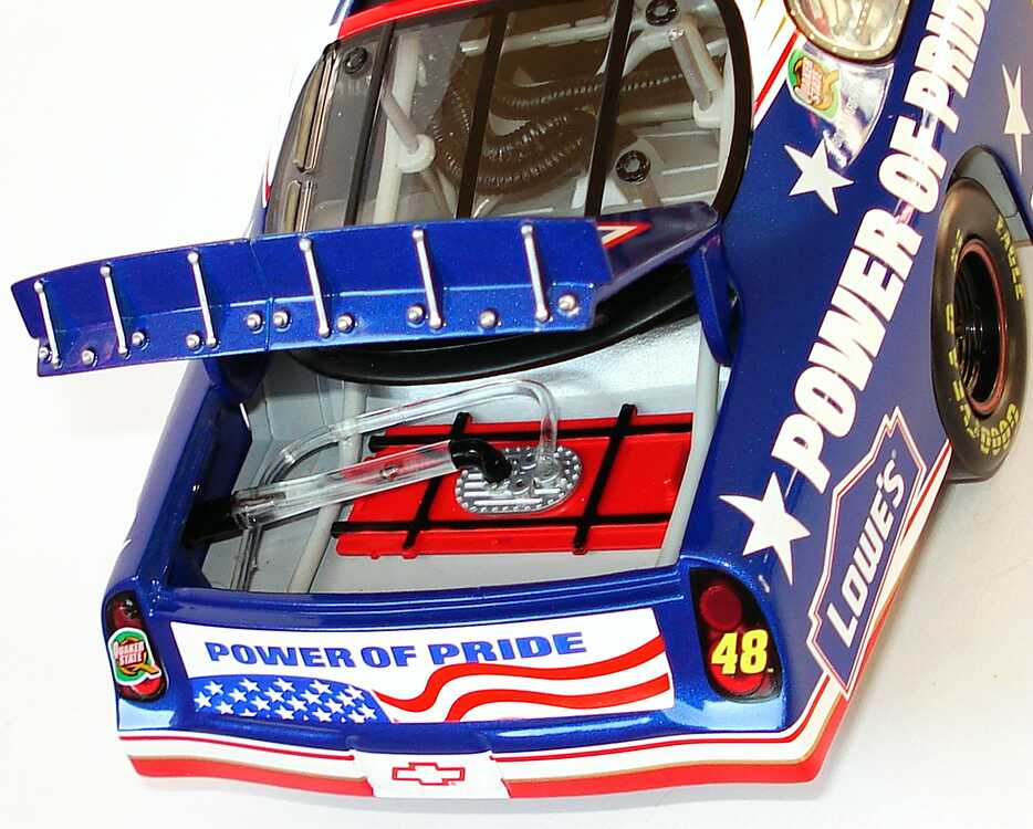 Foto 1:18 Chevrolet Monte Carlo NASCAR 2003 Hendrick Motorsports, Lowe´s, Power of Pride Nr.48, Jimmie Johnson ACTION Collectables 104186