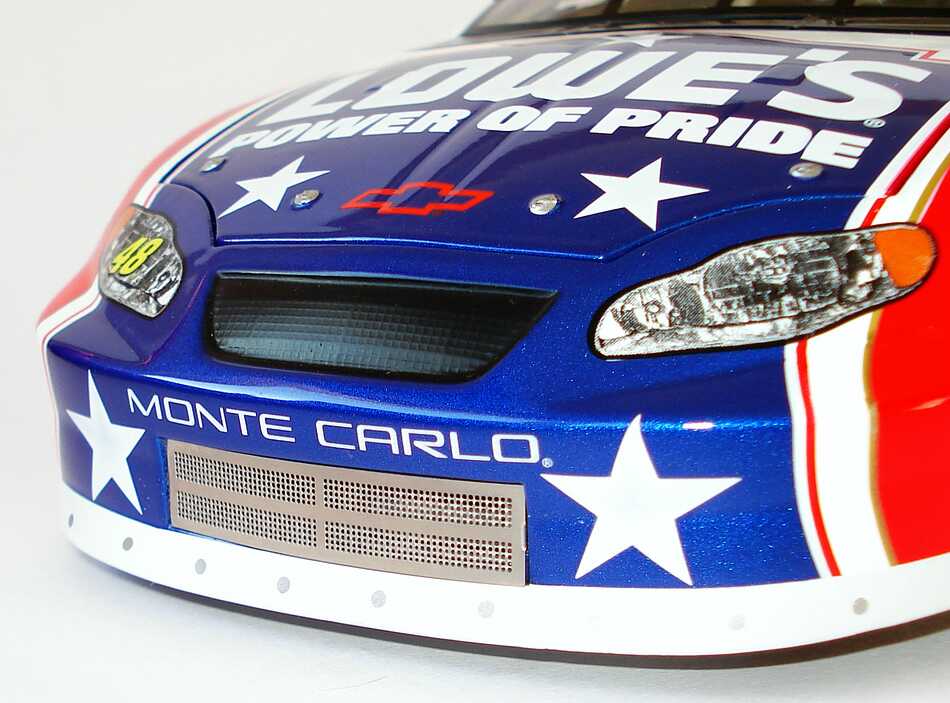 Foto 1:18 Chevrolet Monte Carlo NASCAR 2003 Hendrick Motorsports, Lowe´s, Power of Pride Nr.48, Jimmie Johnson ACTION Collectables 104186