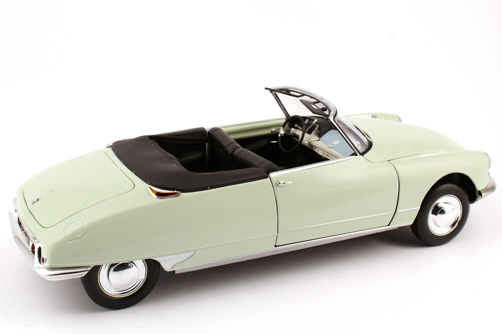 Foto 1:18 Citroen DS 19 Cabrio 1961 carrare-weiß (hell-mint-grün) Norev 181562