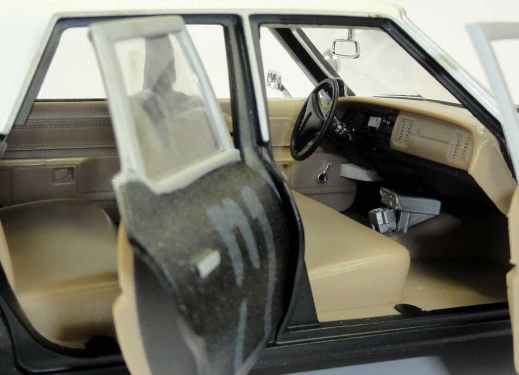 Foto 1:18 Dodge Monaco 1974 Police-Car Bluesmobile (TV-Movie: The Blues Brothers) Ertl 33855