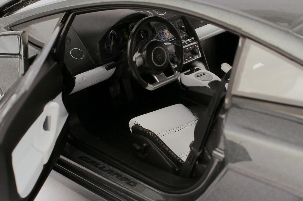 Foto 1:18 Lamborghini Gallardo LP 560-4 telesto-grey-met. Norev 187961