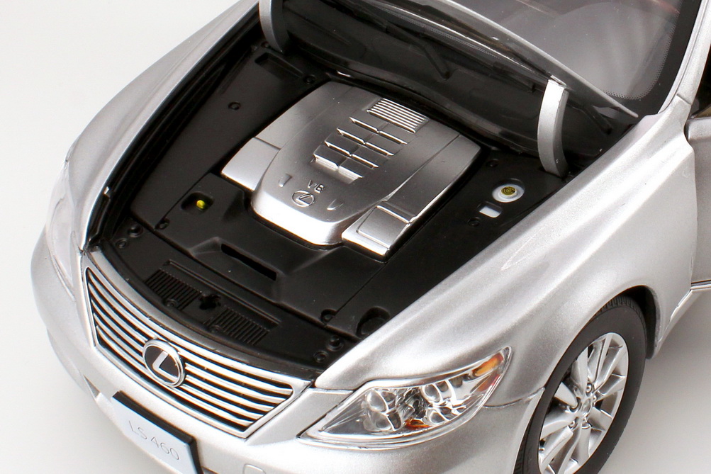 Foto 1:18 Lexus LS 460 Facelift (2010) premium-silber-met. Norev 118109