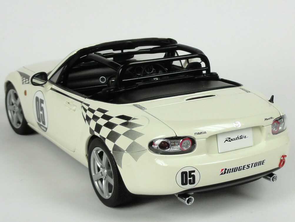 Foto 1:18 Mazda MX-5 / Roadster NR-A Mazdaspeed perlweiß Nr.05 (RHD) AUTOart 80644