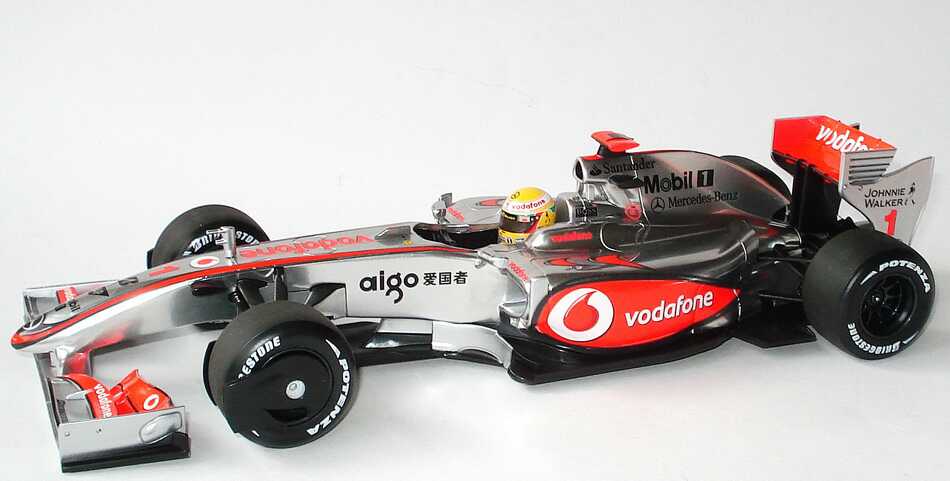 Foto 1:18 McLaren Mercedes MP 4-24 Formel 1 2009 Vodafone Nr.1, Lewis Hamilton Werbemodell Minichamps B66960040