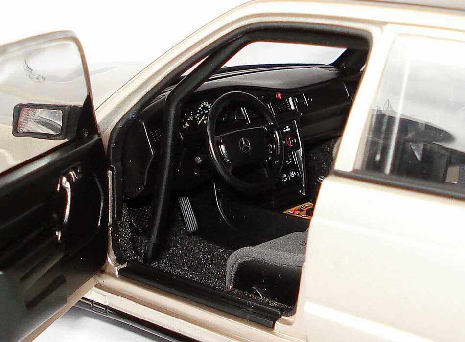 Foto 1:18 Mercedes-Benz 190E 2.3-16 campagner-met. Nürburgring 1984 Nr.11, Senna (Siegerfahrzeug) AUTOart 88432