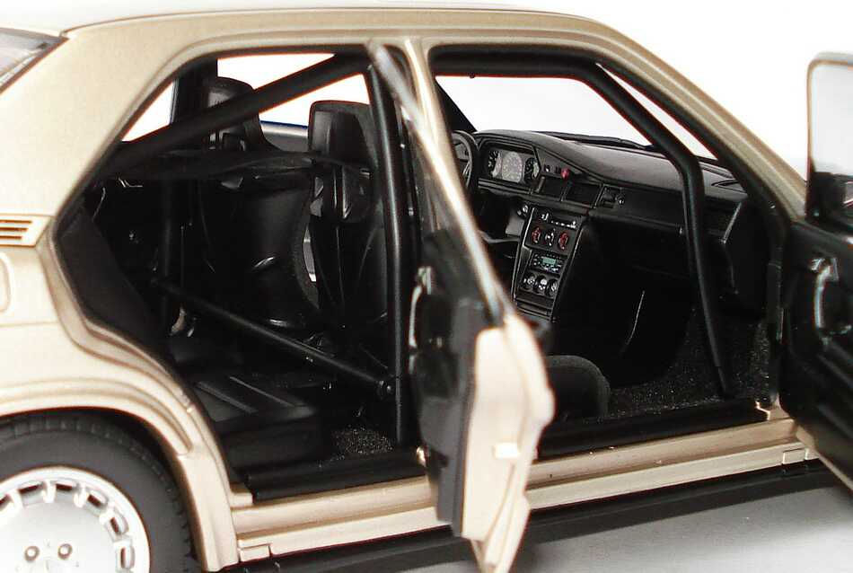 Foto 1:18 Mercedes-Benz 190E 2.3-16 campagner-met. Nürburgring 1984 Nr.11, Senna (Siegerfahrzeug) AUTOart 88432