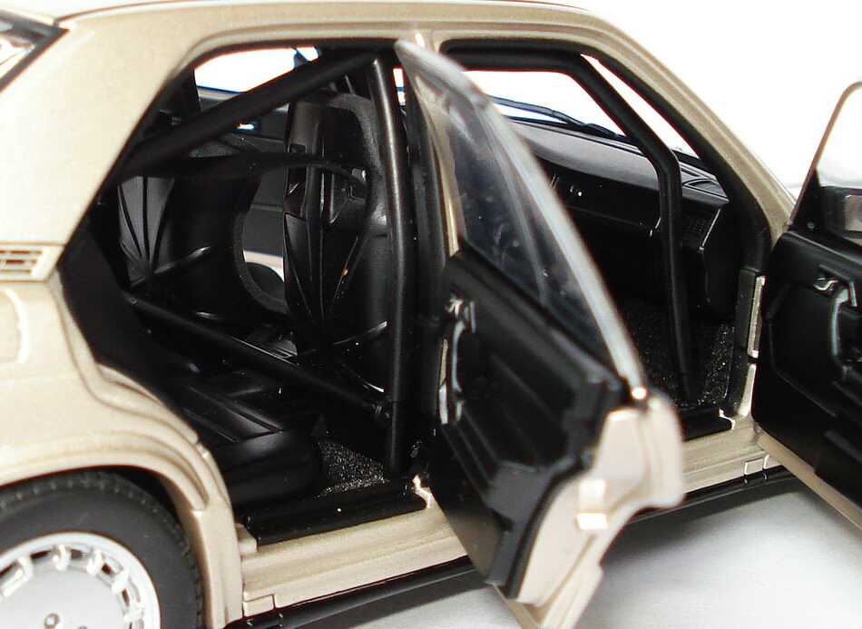 Foto 1:18 Mercedes-Benz 190E 2.3-16 campagner-met. Nürburgring 1984 Nr.18, Lauda AUTOart 88431