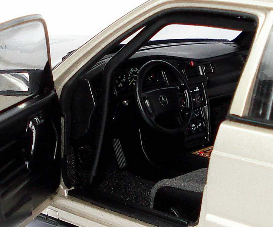 Foto 1:18 Mercedes-Benz 190E 2.3-16 campagner-met. Nürburgring 1984 Nr.18, Lauda AUTOart 88431